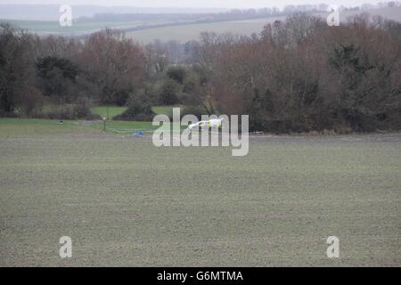 Polizia nei campi vicino Upton, Oxfordshire, come Thames Valley Police continuare a cercare scomparso adolescente Jayden Parkinson 17, da Oxford, che ritengono sia stato assassinato. Foto Stock