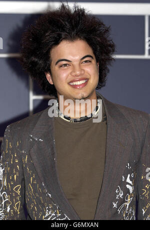 Guy Sebastian, vincitore australiano di Idol, si è Unito ai vincitori del programma da 11 paesi durante una fotocellula per annunciare il prossimo programma ITV 'World Idoll', presso i Fountain Studios di Wembley, a nord di Londra. Lo spettacolo speciale in due parti sarà trasmesso il 25 dicembre e il 1 gennaio. Foto Stock