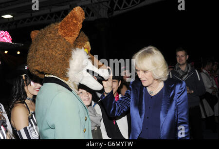 Camilla assiste horse show Foto Stock