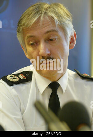 Il capo della polizia dello Yorkshire occidentale Constable Colin Cramphorn in una conferenza stampa alla stazione di polizia di Killingbeck a Leeds, sulla sparatoria di due ufficiali di polizia nella città ieri. Foto Stock