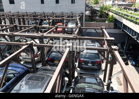 Multi-Storia Struttura di parcheggio, NYC Foto Stock