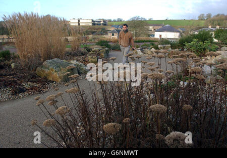 Curatore dei Giardini Wolfgang Bopp presso il Giardino Botanico Nazionale del Galles, Middleton Hall, Llanarthne, Carmarthenshire. Foto Stock