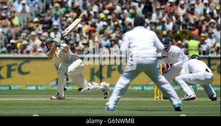 Shane Watson in Australia vince le corse durante il quarto giorno del quarto test al MCG di Melbourne, Australia. Foto Stock