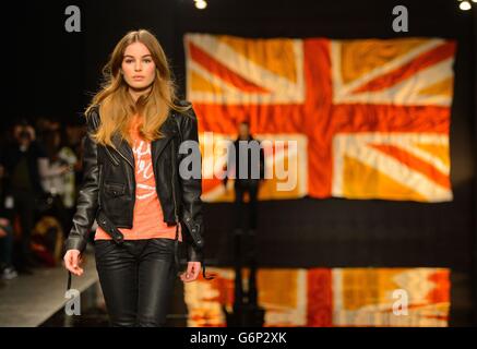 Passerella Superdry - Londra collezioni: uomini 2014 Foto Stock