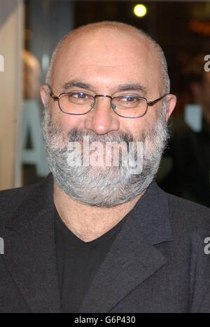 Il comico Alexei Sayle arriva per la prima inglese del The Last Samurai, tenuto presso l'Odeon Leicester Square, nel centro di Londra. Foto Stock