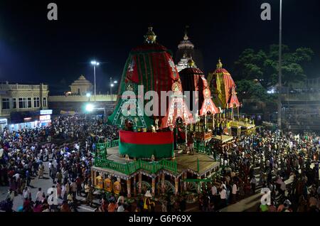 Rathyatra o carro festival, con Jagannatha Tempio a sfondo, Puri, Orissa, India Foto Stock