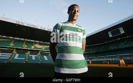 Calcio - Premiership Scozzese - Virgil van Dijk Photocall - Glasgow. Virgil van Dijk di Celtic durante una foto al Parco Celtic Foto Stock