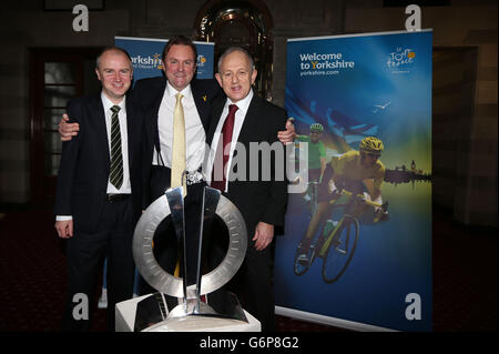 Ciclismo - Trofeo ufficiale per il Tour de France Grand partono va sul display Foto Stock