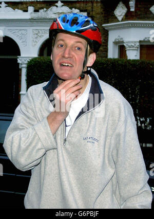 Alastair Campbell in bicicletta Foto Stock