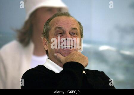 L'attore Jack Nicholson grins durante una conferenza stampa e la fotocellula per promuovere il suo nuovo film 'Something's Gotta Give' al Claridges Hotel nel centro di Londra. Foto Stock