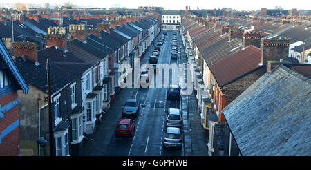 Case a schiera e tetti a Everton, Liverpool, Merseyside. Foto Stock