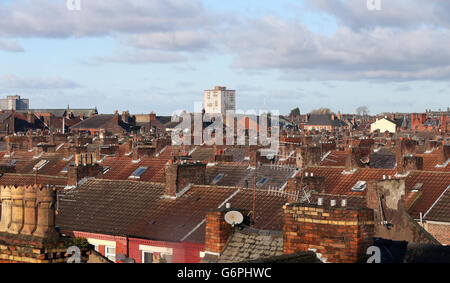 Case a schiera e tetti a Everton, Liverpool, Merseyside. Foto Stock