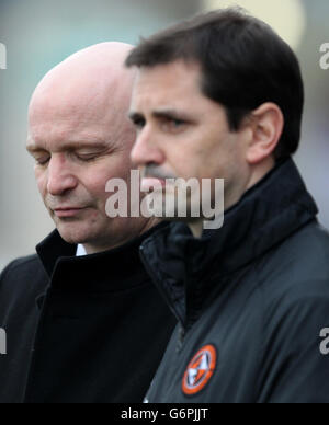 Il presidente della Dundee United Stephen Thompson e il manager Jackie McNamara (a destra) durante la partita di premiership scozzese allo stadio Tulloch Caledonian di Inverness Foto Stock