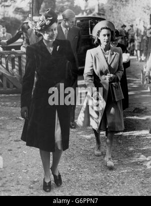 Royalty - Rosmarino Elizabeth Battesimo - La Principessa Elisabetta e la principessa Margaret - Chiesa Parrocchiale - Worplesdon Foto Stock