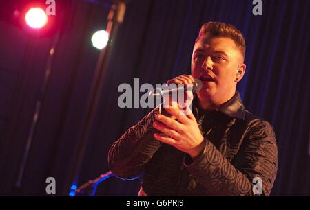 Sam Smith si esibisce al Future Festival della BBC radio 1 presso Maida vale Studios di Londra, l'evento di musica dal vivo con spettacoli di artisti che sono stati presentati come quelli da guardare nel 2014. Foto Stock