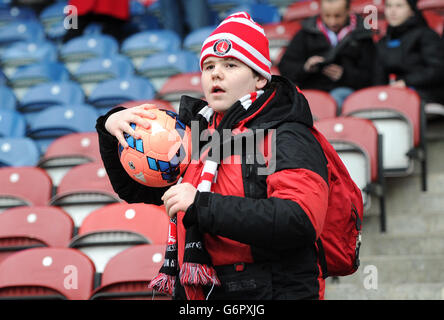 Calcio - fa Cup - Fourth Round - Huddersfield Town / Charlton Athletic - John Smith's Stadium. Un fan di Charlton Athletic negli stand Foto Stock