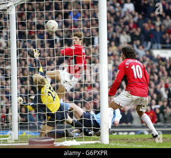 Il Manchester United's Ronaldo segna contro Manchester City durante la quinta partita di fa Cup a Old Trafford. Il Manchester United ha vinto 4-2. Foto Stock