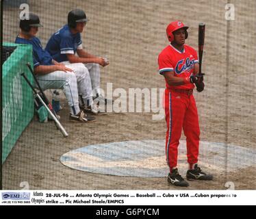 28-LUG-96, Atlanta Olympic Games, Baseball, Cuba contro USA, Cuban si prepara a colpire Foto Stock