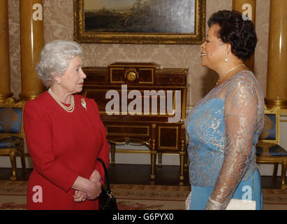 La regina con Glenda Morean-Phillip Foto Stock