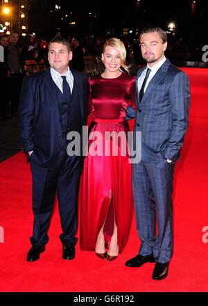 Leonardo DiCaprio, Margot Robbie e Jonah Hill arrivano per la prima britannica del lupo di Wall Street, presso la piazza Odeon Leicester, Londra. Foto Stock