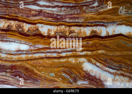 Travertino, Pakistan, una roccia calcarea depositati in ambienti di acqua dolce, a volte erroneamente indicato come ' Rainbow Onyx Foto Stock