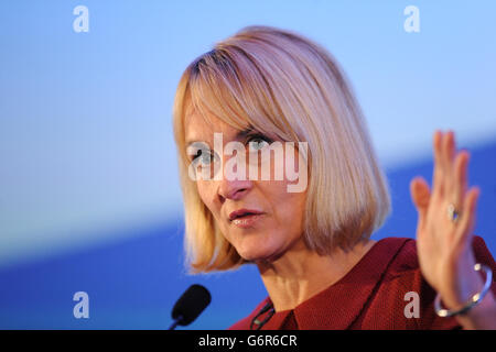 Il presentatore della colazione della BBC Louise Minchin durante il Chief Nursing Officer per il Summit 2013 dell'Inghilterra all'Hilton Metropole, Birmingham Foto Stock