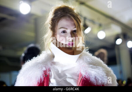 Modelli alla sfilata di moda di Jerome, tenutasi al mercato di Chelsea a New York, nell'ambito della Mercedes Benz New York Fashion Week 2014. Foto Stock