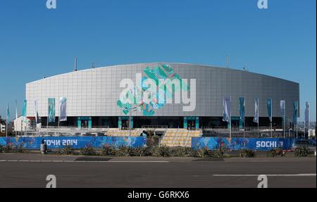 Giochi Olimpici invernali Sochi - attività pre-Giochi - Lunedì. Vista generale del centro di curling del Cube di ghiaccio nel Parco Olimpico di Sochi, Russia. Foto Stock