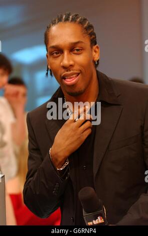 Lemar apparve nello show MTV TRL UK presso gli studi MTV di Camden, a nord di Londra. Foto Stock