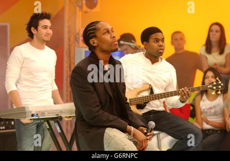 Lemar apparve nello show MTV TRL UK presso gli studi MTV di Camden, a nord di Londra. Foto Stock