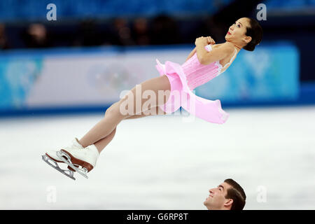 Gli USA Felicia Zhang e Nathan Bartholomay gareggiano durante il breve programma di pattinaggio a figure durante i Giochi Olimpici di Sochi del 2014 a Sochi, Russia. PREMERE ASSOCIAZIONE foto. Data immagine: Martedì 11 febbraio 2014. Guarda LE OLIMPIADI della storia della Pennsylvania. Il credito fotografico deve essere: David Davies/PA Wire. RESTRIZIONI: Solo per i servizi di notizie. Solo a scopo editoriale. Nessuna emulazione video. Foto Stock