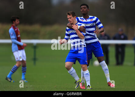 Calcio - Barclays U21 Premier League - Aston Villa v Lettura - Bodymoor Heath Allenamento Foto Stock