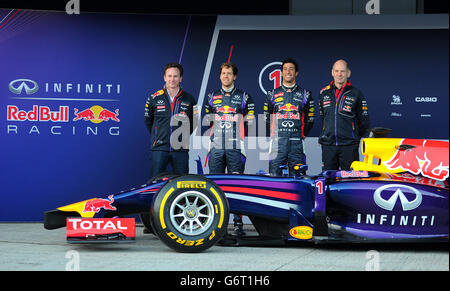 Il pilota della Red Bull Racing Daniel Ricciardo e Sebastian Vettel con Red Bull Racing Team Principal Christian Horner e Adrian Newey (controllo ortografico) durante i test di Formula uno 2014 al circuito de Jerez, Jerez, Spagna. Foto Stock