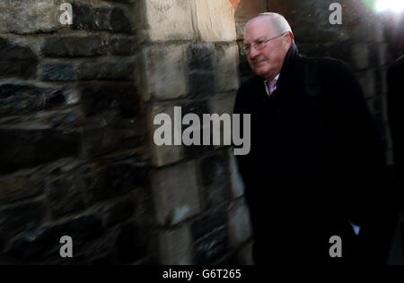 Anglo Irish Bank ex-direttore delle finanze Willie McAteer lascia il circuito di corte penale, Dublino, durante la prova di frodi di ex Anglo Irish Bank dirigenti. Foto Stock