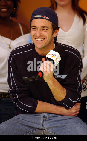 Luke Perry MTV TRL UK Foto Stock