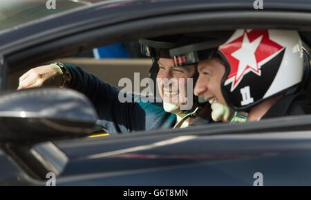 Il principe Harry al posto di guida di un Lamborghini Gallardo al Goodwood Motor Circuit a Chichester, West Sussex, dove stava partecipando a una giornata in pista per il Royal Foundation Endeavour Fund. Foto Stock