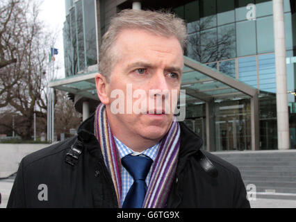 Lo sviluppatore Joe o'Reilly lascia il processo di frode ai danni degli ex dirigenti della Anglo Irish Bank Sean Fitzpatrick, Willie McAteer e Pat Whelan, presso la Circuit Criminal Court di Dublino. Foto Stock