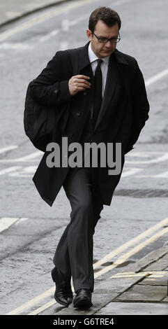 Ex News of the World Editor Andy Coulson arriva all'Old Bailey mentre il processo di hacking del telefono continua. Foto Stock