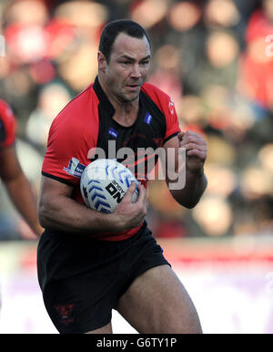 Adrian Morley di Salford Red Devils in azione contro Wakefield Trinity Wildcats, durante la partita della Super League all'AJ Bell Stadium di Salford. Foto Stock