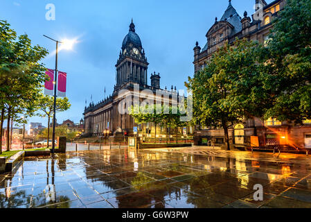 Leeds municipio fu costruito su Park Lane (ora Headrow), Leeds, West Yorkshire, Inghilterra. Foto Stock