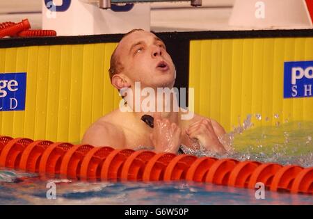 Adam Faulkner vince la finale Freestyle da 400 m maschile, al British Nuoto Olympic Trials, Stonds Forge International, Sheffield. Foto Stock