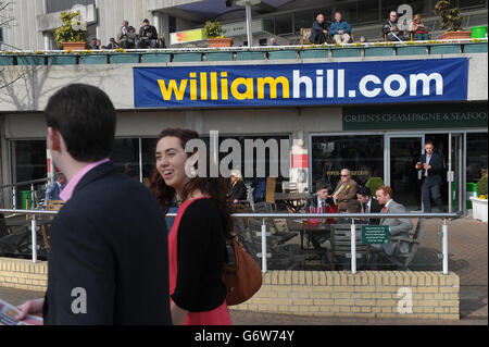 Horse Racing - William Hill Imperial Cup giorno - Sandown Park Racecourse Foto Stock