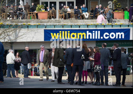 Il marchio William Hill durante la William Hill Imperial Cup Day presso l'ippodromo di Sandown Park, Sandown. PREMERE ASSOCIAZIONE foto. Data immagine: Sabato 8 marzo 2014. Guarda la storia di PA CHE CORRE Sandown. Il credito fotografico dovrebbe essere: Tim Ireland/PA Wire Foto Stock