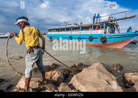 Tawau, Malaysia. Giugno 6, 2016 : Questa zona è famosa per il mercato del baratto. Merci provenienti da Indonesia e Filippine divenne un importante centro di t Foto Stock