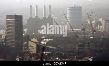 Vista generale della centrale elettrica di Battersea vista dalla torre BT, London PRESS ASSOCIATION foto. Data immagine: Lunedì 10 marzo 2014. Il credito fotografico dovrebbe essere: Anthony Devlin/PA Wire Foto Stock