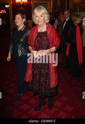 La Duchessa di Cornovaglia arriva ad un ricevimento prima di cena ospitato dalla Royal Commonwealth Society for Commonwealth High Commissioners al St James's Palace di Londra. Foto Stock