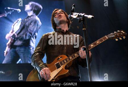 Il cantante Kelly Jones di Stereophonics si esibisce dal vivo sul palco durante la settimana di raccolta fondi 'The Who and Friends', in aiuto del Teenage Cancer Trust, presso la Royal Albert Hall di Londra. Foto Stock