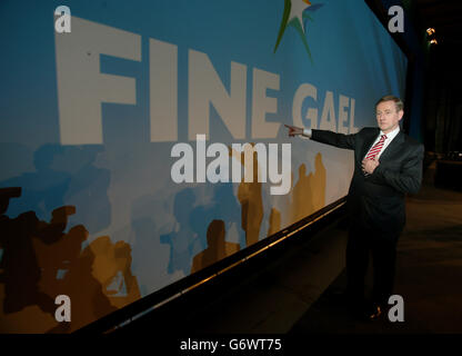 Taoiseach Enda Kenny frequenta il Fheis fine Gael ard al RDS, Dublino. PREMERE ASSOCIAZIONE foto. Data immagine: Sabato 1 marzo 2014. Il credito fotografico dovrebbe essere: Brian Lawless/PA Wire Foto Stock