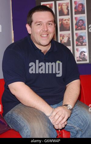 Attore Nick Frost durante la sua apparizione sul MTV's TRL UK, tenuto presso gli MTV Studios di Camden, a nord di Londra. Foto Stock