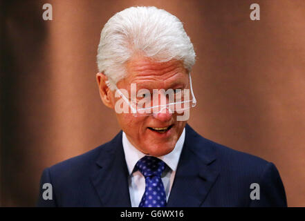 L'ex presidente degli Stati Uniti Bill Clinton terrà la conferenza inaugurale sulla leadership di William J. Clinton alla Queen's University di Belfast, Belfast. Foto Stock